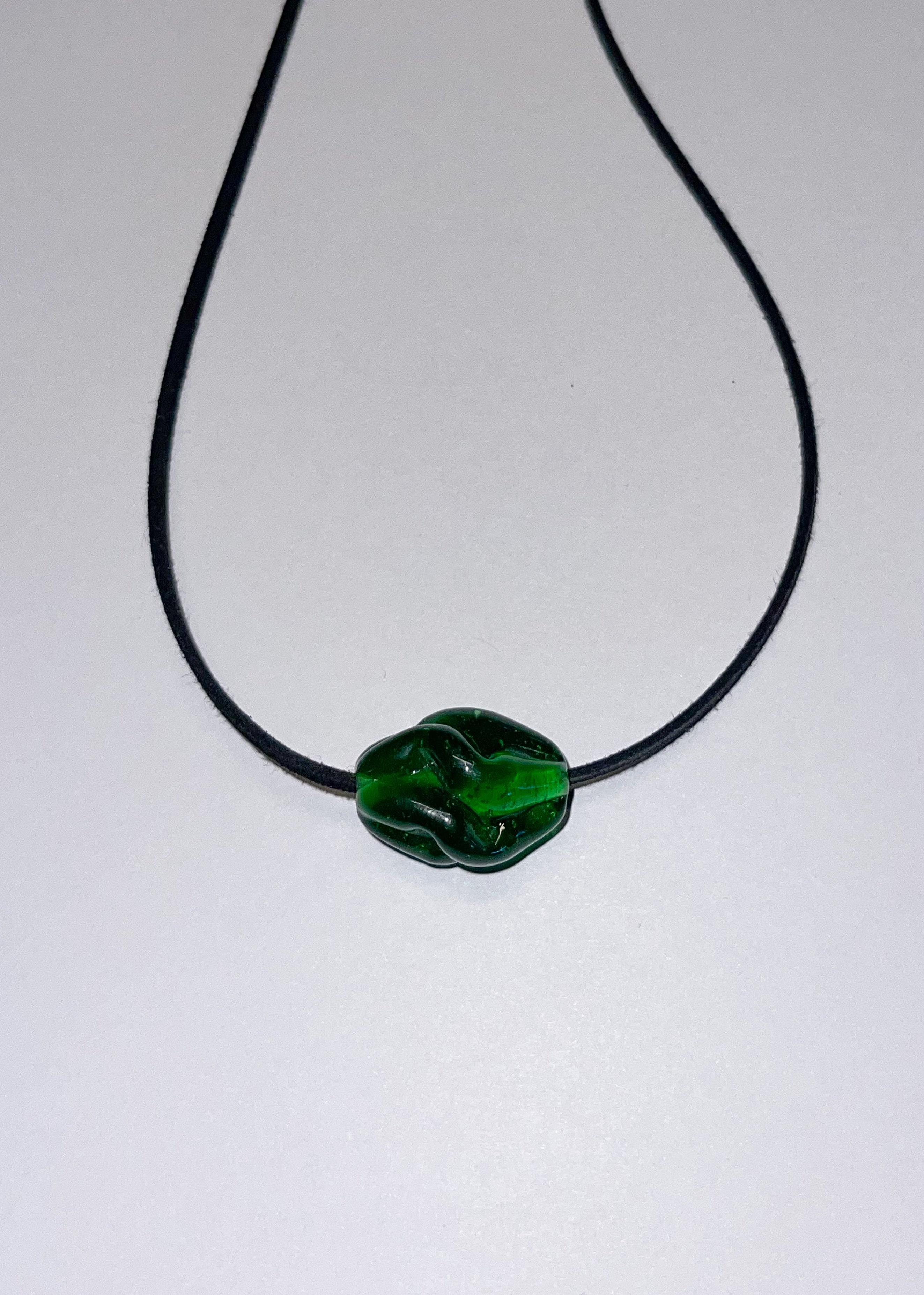 Glass SWIRL necklace / black / green - Snakes and Shanti
