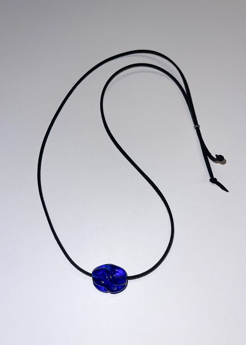 Glass SWIRL necklace / black / blue