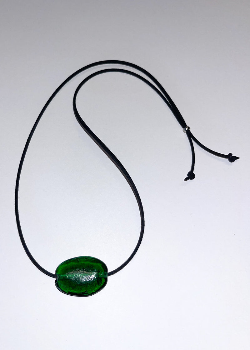 Glass OVAL necklace / black / green