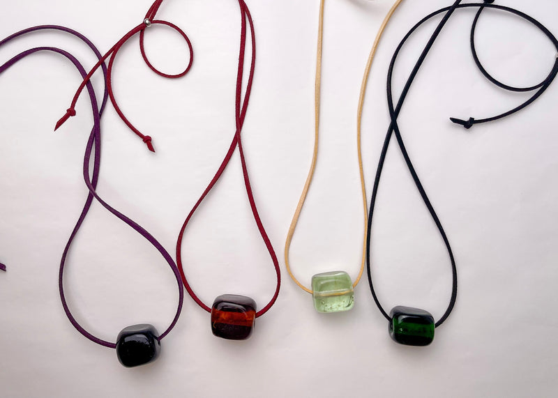 CUBE - Glass necklace / black / green